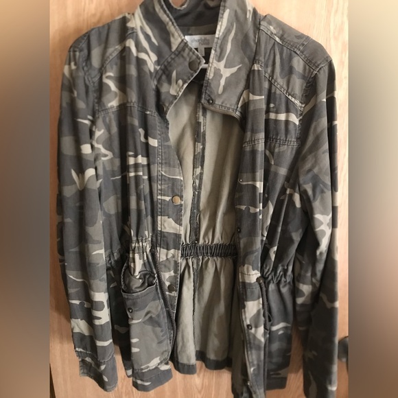 Charlotte Russe camo jacket - Picture 2 of 9